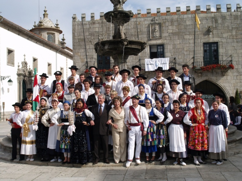 10-ans-jumelage-viana-do-castello-photo-de-famille-2_26683981012_o.jpg